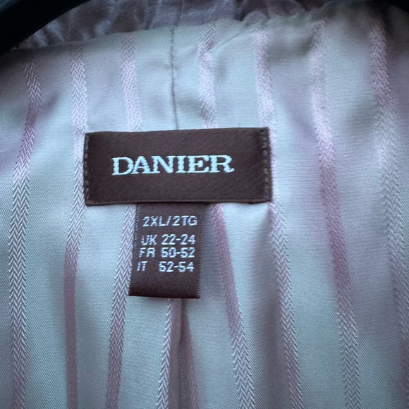 NWOT. Danier Pale Pink Leather Jacket with Ruffle Collar. - Picture 7 of 13
